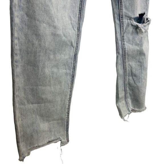 AMERICAN EAGLE MOM JEAN High Rise Distressed Light Blue Wash Raw Hem Jeans sz 4 - Picture 8 of 16